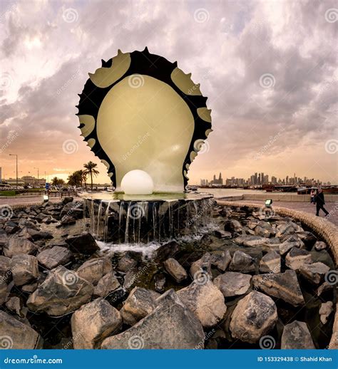 Pearl fountain Doha Qatar stock photo. Image of east - 153329438