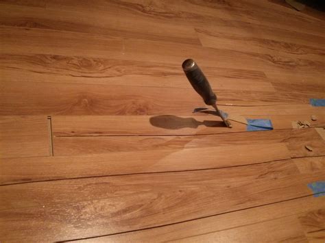 how to fix laminate flooring