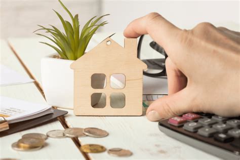 A Homeowner's Guide to Financing Rooftop Solar Panels in 2024