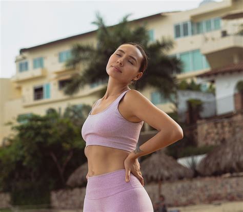 5 Easy Pre-Run Stretches to Transform Your Workout! - Brit + Co