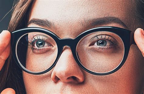 Ochii tăi privesc în direcții diferite când citești - PAGINARIUM