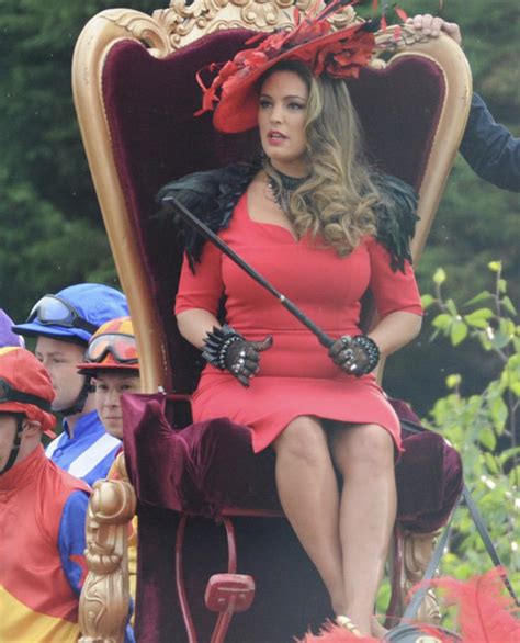 Kelly Brook | Scrolller