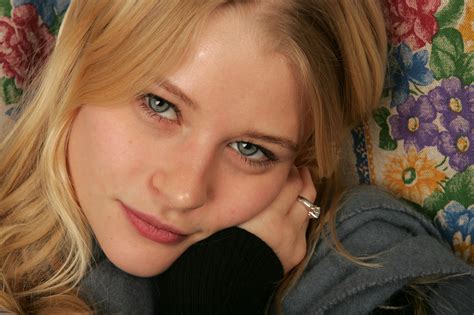 Emilie De Ravin HD Wallpaper | Background Image | 1920x1080