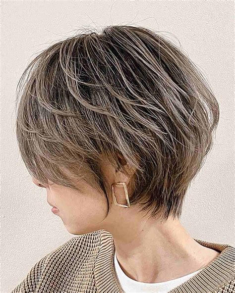 Short Layered Haircuts For Women HOTTEST Short & Medium Haircuts For