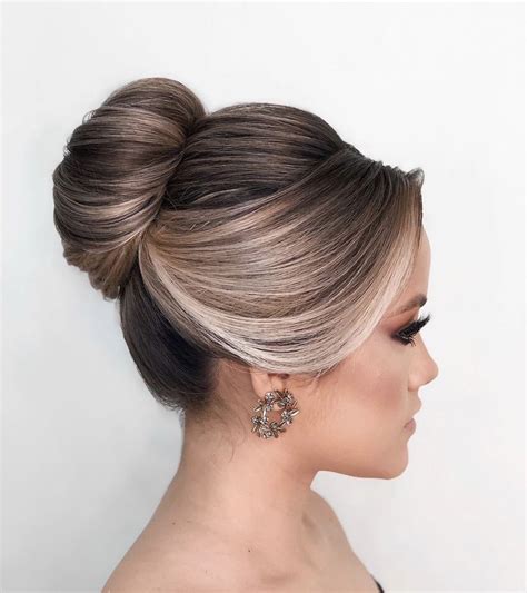 Penteado Com Coque Alto