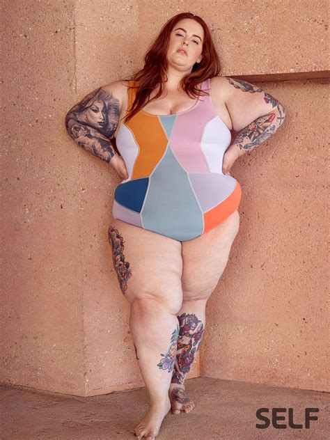 How Much Does Tess Holliday Weigh : Her hair is dark brown color and