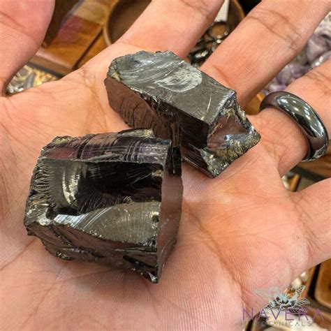 shungite  mysterious black stone      special