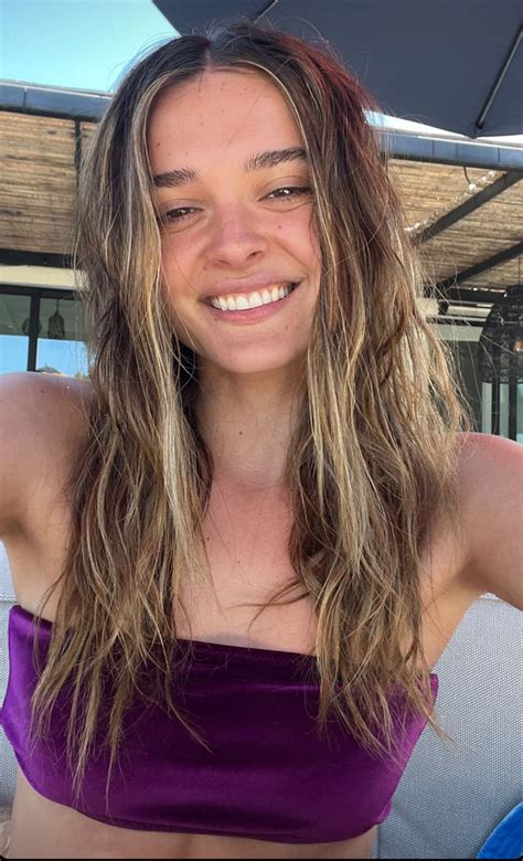 New Insta Story : r/CharlotteLawrence