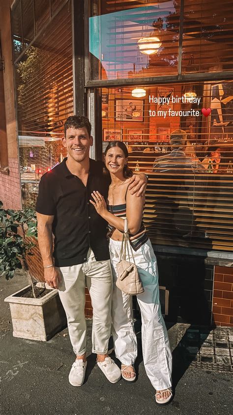 Demi Hayes's feet