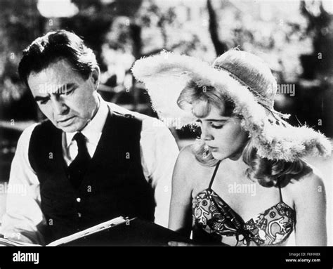 Sue lyon hi-res stock photography and images - Alamy
