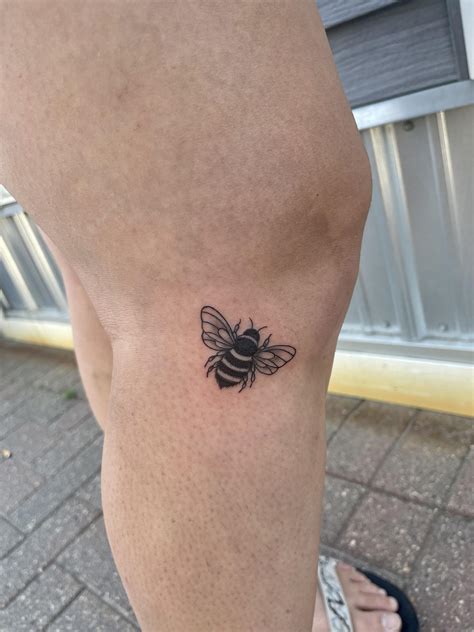 I think my new tattoo is the bees knees : r/bees