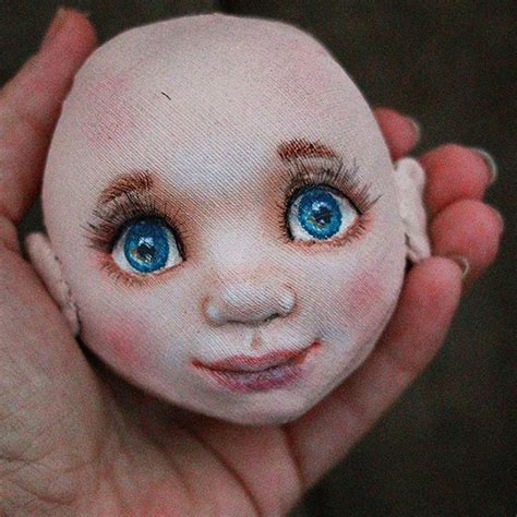 я теперь рисую кистями для макияжа. | Куклы, Рождение, Игрушки