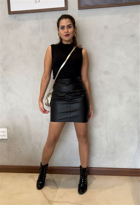 Look Com Saia De Couro Para Festa - Look saia de couro e coturno feminino | Saia de couro, Look com saia ...