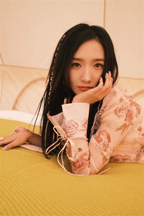 Mei Qi Flyer MV Behind The Scenes | kpopping