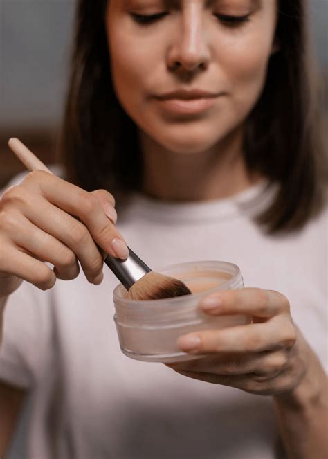 Say Goodbye To Cakey Makeup: Find Your Best Translucent Powder Here!