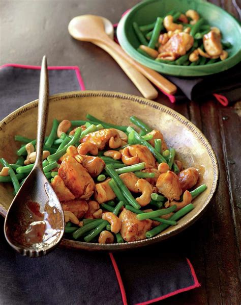 Bobby Deen's new cookbook offers recipes under 350 calories