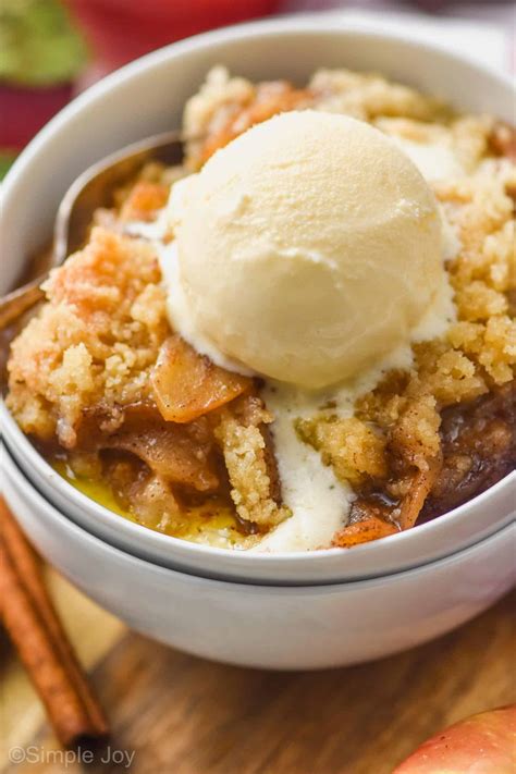 Apple Crumble With Ice Cream