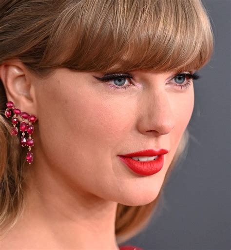 Taylor Swift's 2025 Grammys Red Carpet Look Secret Message - PureWow