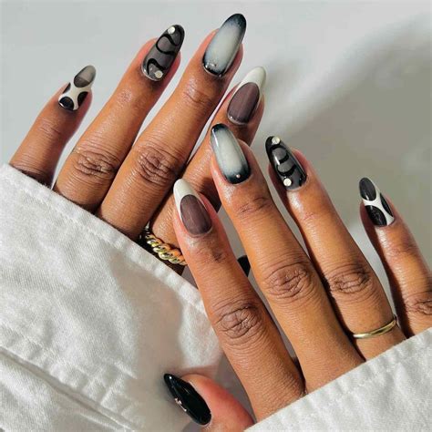26 Black Nail Designs That Are Beyond Stunning