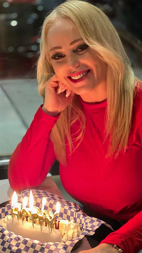 Ivonne Soto Oficial | 🌙💫 ……. Ella Es Especial…. Es Sencilla y