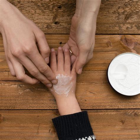 Nasenspülung beim Baby: So geht's!