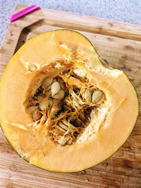 How to Save Acorn Squash Seeds - GreenThumbsGuide