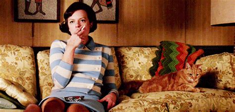 elisabeth moss peggy olson gif | WiffleGif