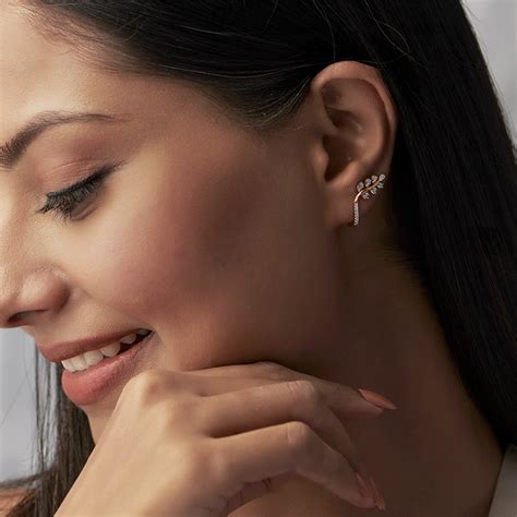 How to Choose the Perfect Earrings for Attached Earlobes - The Caratlane