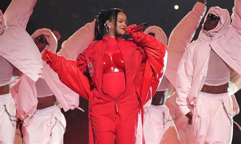 Rihanna Streams Soar Following Super Bowl Halftime Show | uDiscover