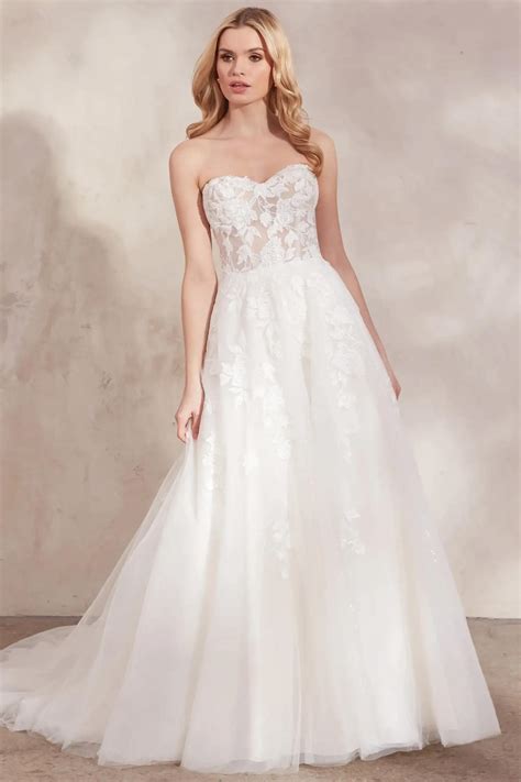 Our Favorite 2023 Wedding Dresses