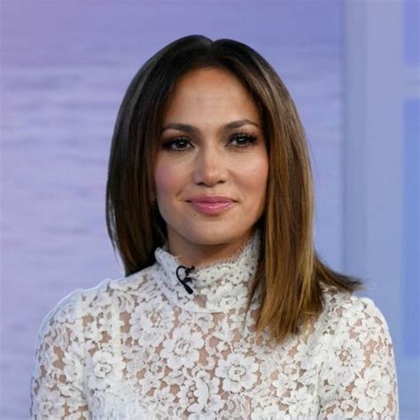 Download Jennifer Lopez looks sophisticated with her straight bob