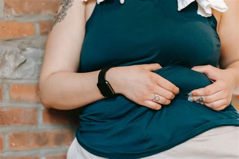 Can you feel an ovarian cyst from the outside?