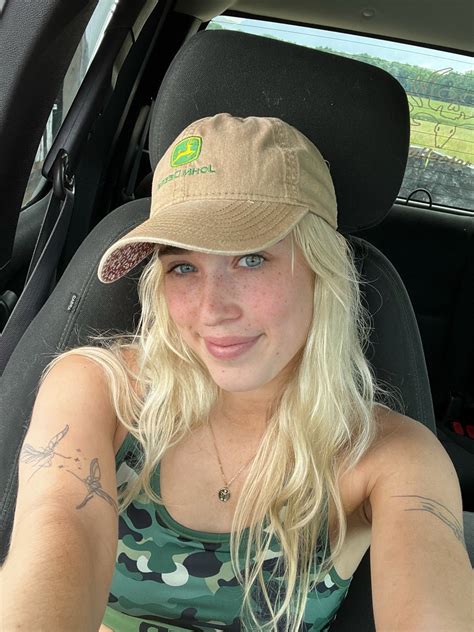 TW Pornstars - Livinia Roberts. Twitter. Looking for a hardworking man