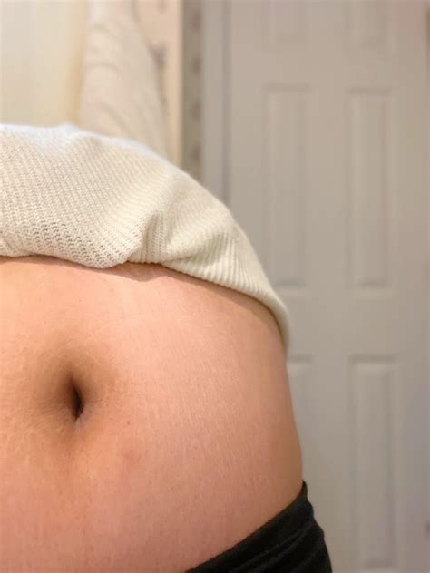 Big stretch back : r/TeachersMidriff