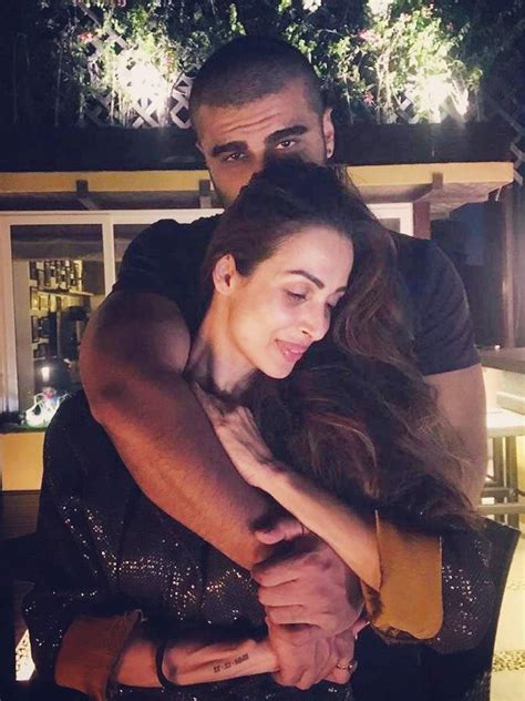 malaika arora shares  romantic picture  arjun kapoor  valentine