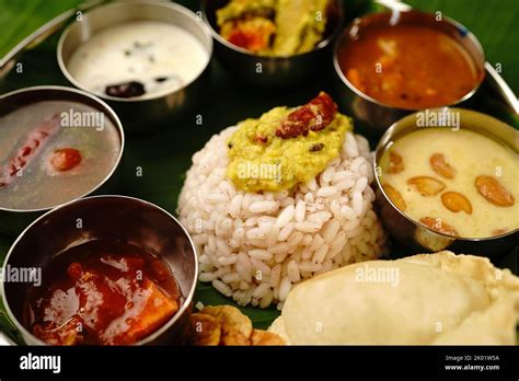 kerala ona sadya onam feast vegetarian thali served    plate