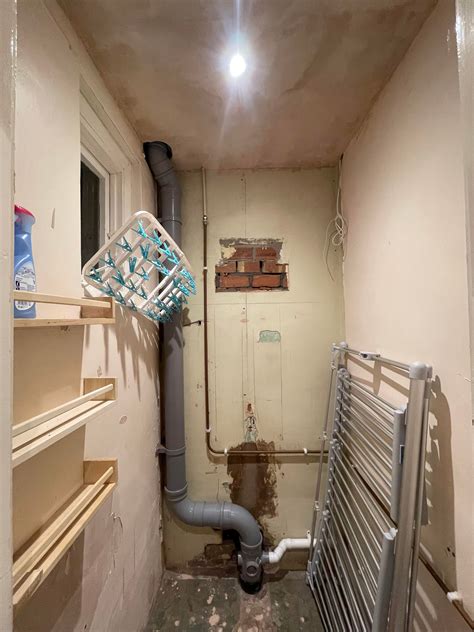 Sewer smell in my downstairs toilet, how can I fix it? : r/DIY