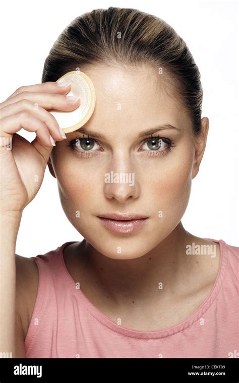 female applying powder  face  powder puff stock photo alamy