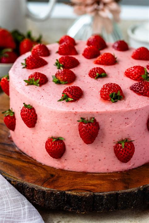 Strawberry Squirt Cake: The Perfect Dessert for Any Occasion (Simple!) - 52mlxly