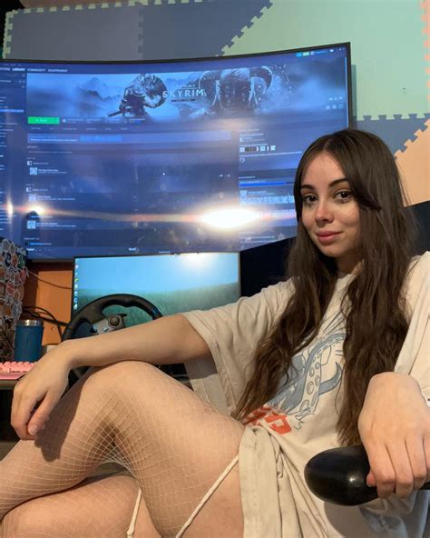 Natalie Rose | Tell me you favorite Skyrim Mods 😁 Guess which pic I’m