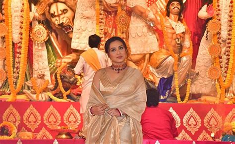 durga puja  rani mukerji stuns   golden saree directors