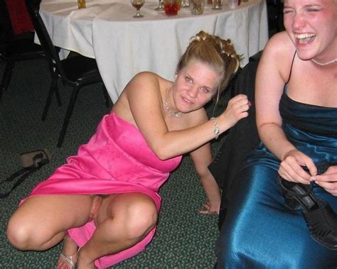 Upskirt Voyeur My Family - Bobs and Vagene
