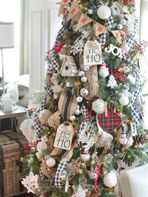 25 Cozy Rustic Christmas Tree Decor Ideas - DigsDigs