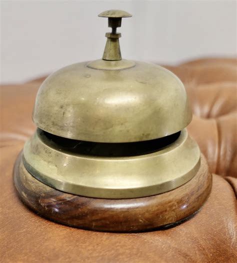 Antiques Atlas - Victorian Brass Courtesy Counter Top Bell, Recepti