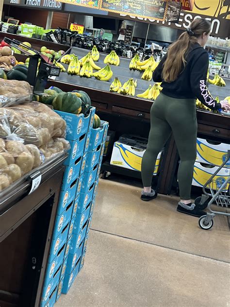 Tall Pawg in Green Leggins - Spandex, Leggings & Yoga Pants - Forum