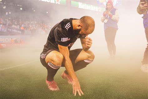(VIDEO) Las lágrimas de Higuaín tras jugar su último partido