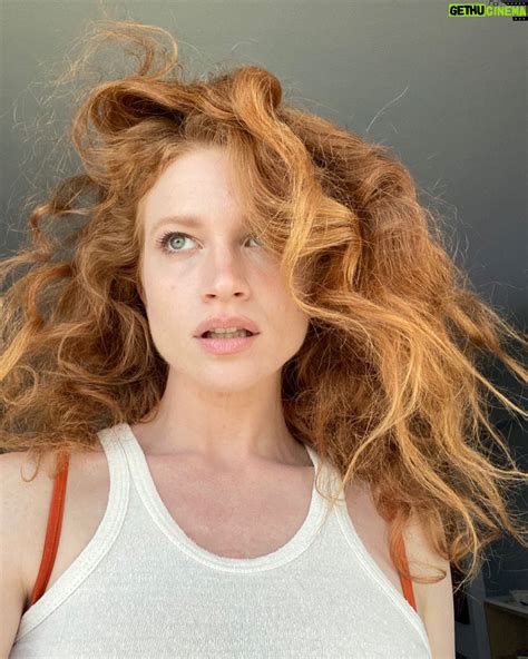Sarah Hay Wiki, Biography, Age, Gallery, Spouse and more