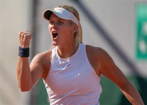 Former Texas star Peyton Stearns wins first-round match at French Open