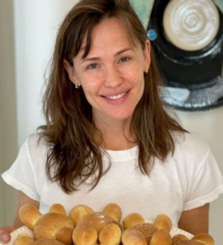 Is Jennifer Garner Rich? What is her Net Worth in 2022? | Idol Persona