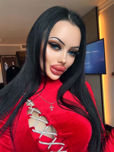 Bimbo doll : r/BimboLovers